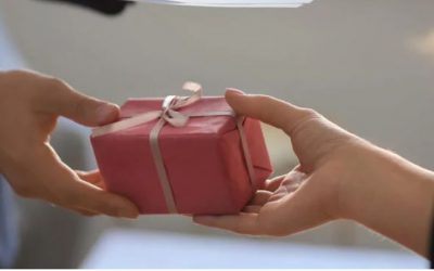 Be a smart gift-giver this holiday season